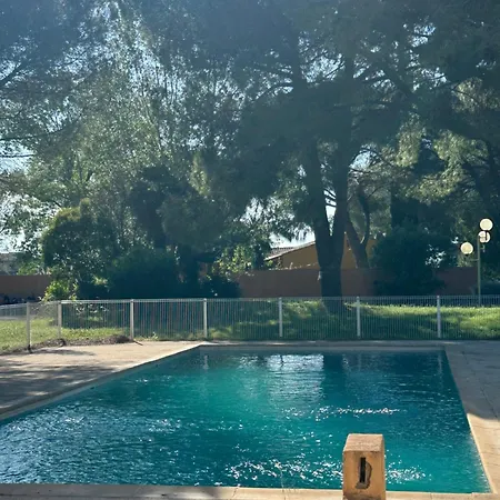 Ferienwohnung Nid Douillet Avec Terrasse Au Calme Arles Exterior foto