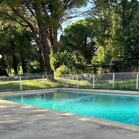 Ferienwohnung Nid Douillet Avec Terrasse Au Calme Arles Exterior foto